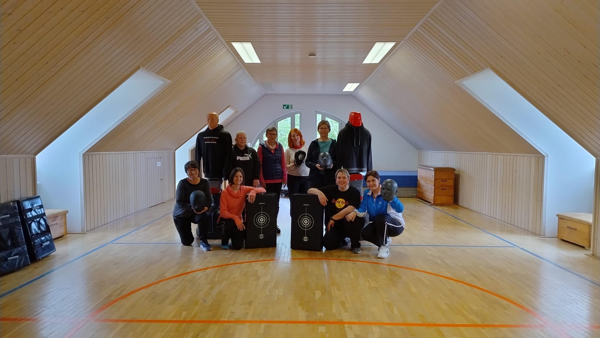Seminargruppe nach einem gemeinsamen Selbstschutztraining