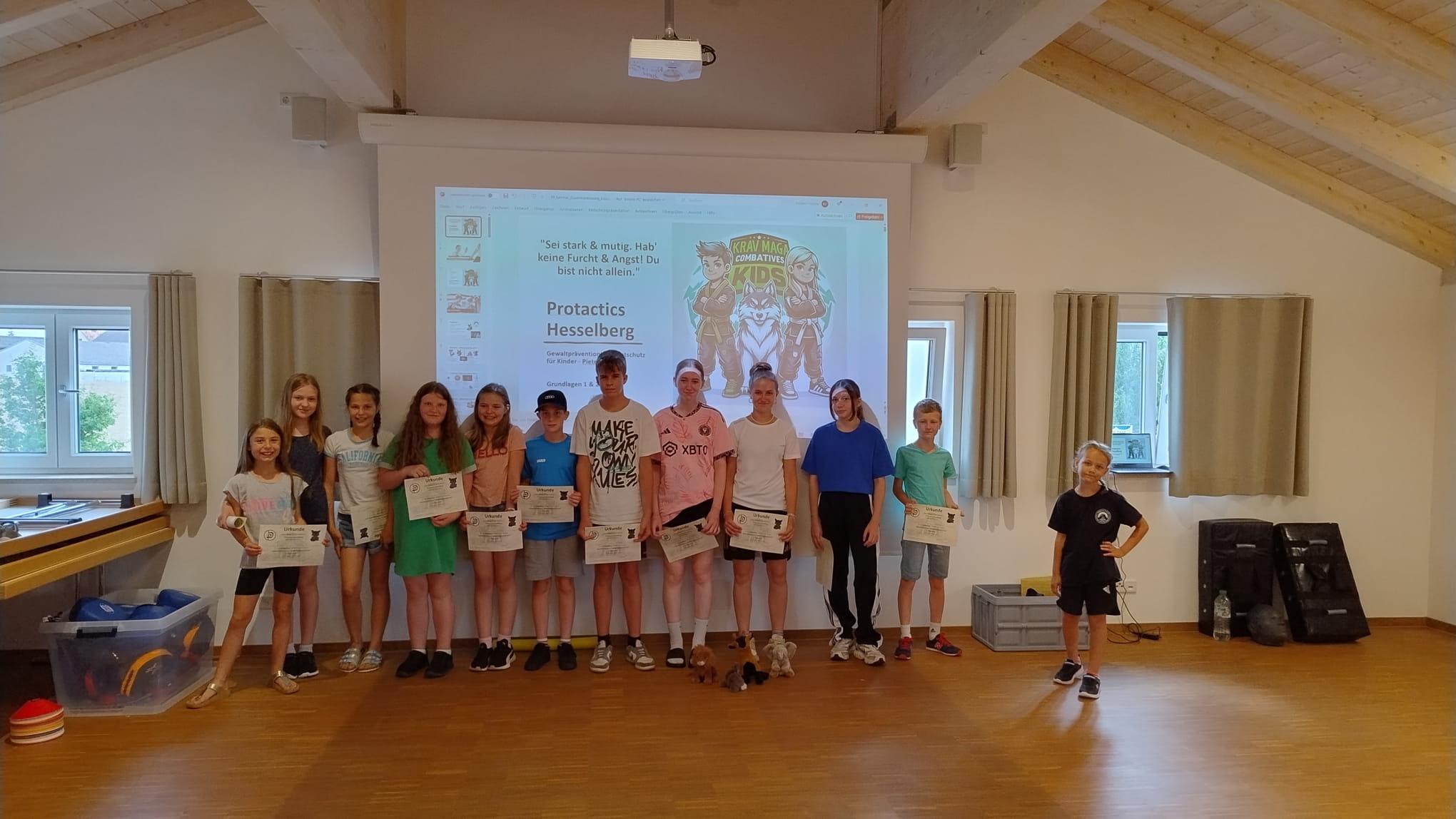 Teilnehmende nach einem KMC-Selbstschutzseminar