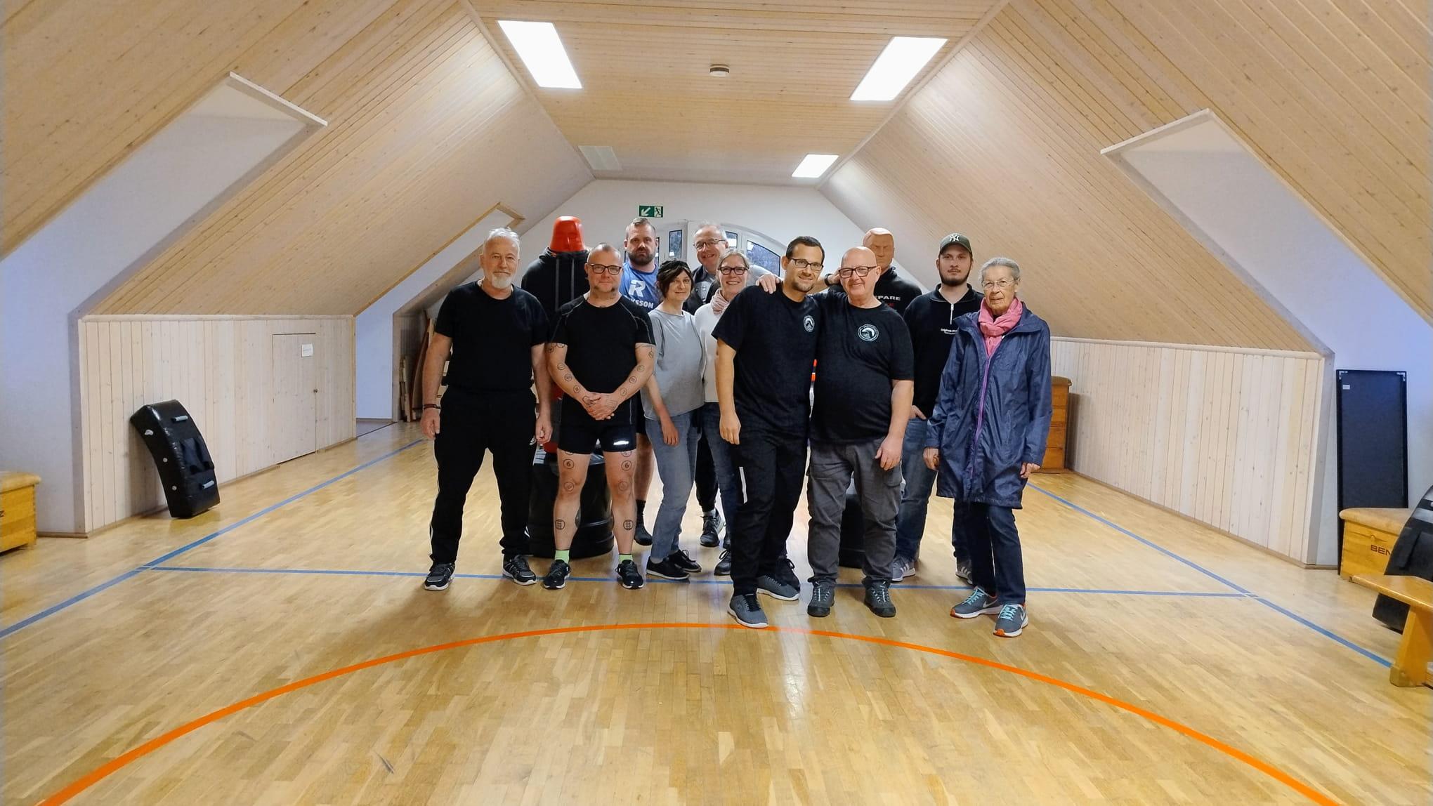 Seminargruppe trainiert gemeinsam in der Alten Schule