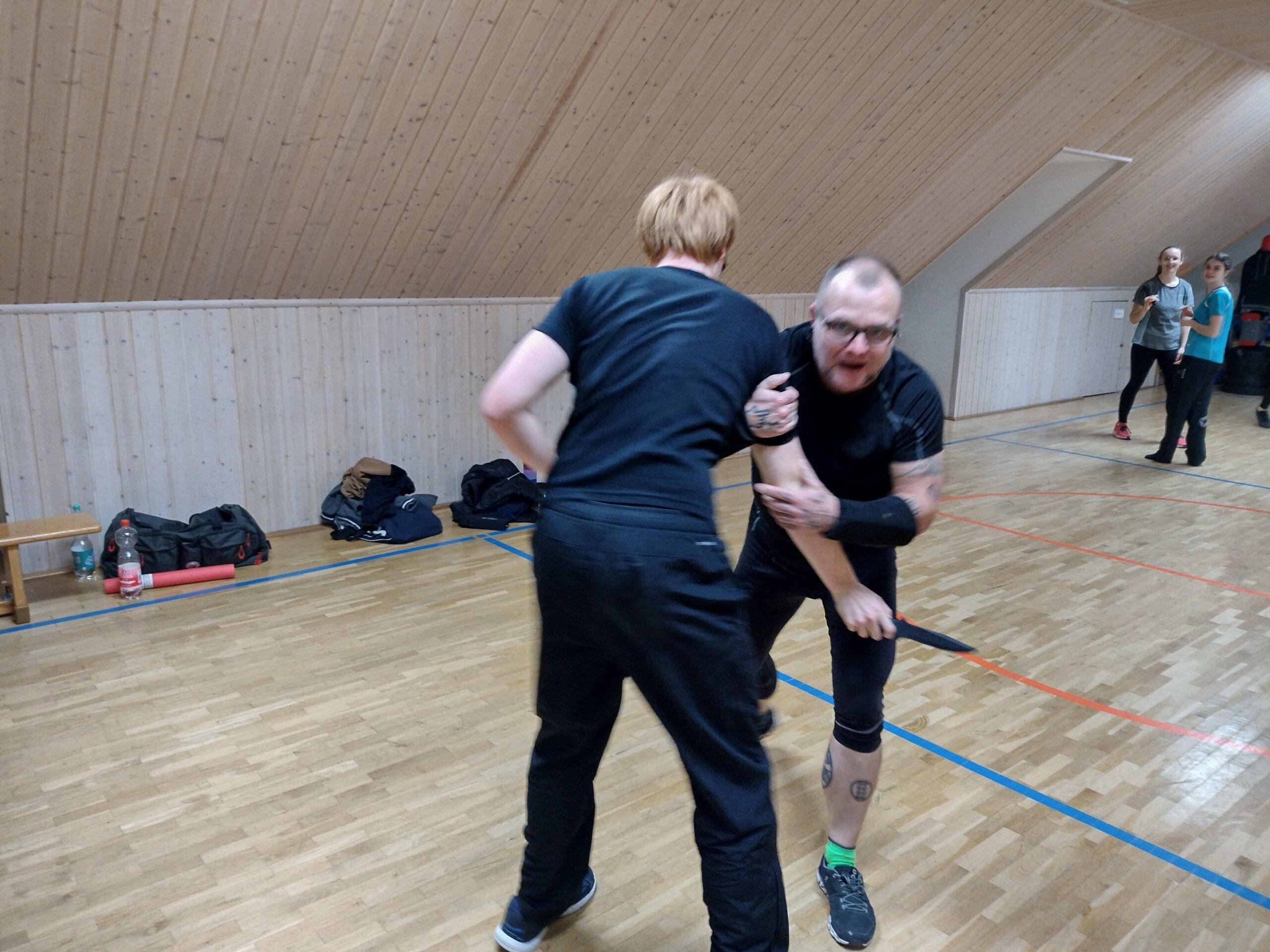 Clinch- und Kontrolltraining bei Krav Maga Combatives