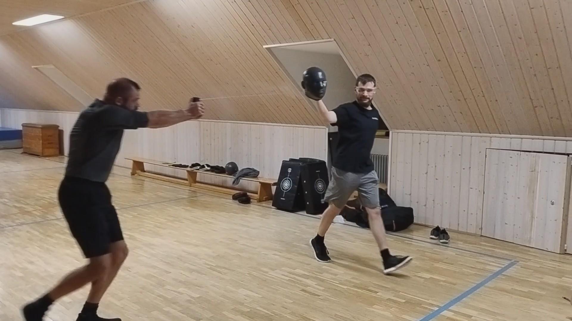Kontrolliertes Pratzentraining für Erwachsene