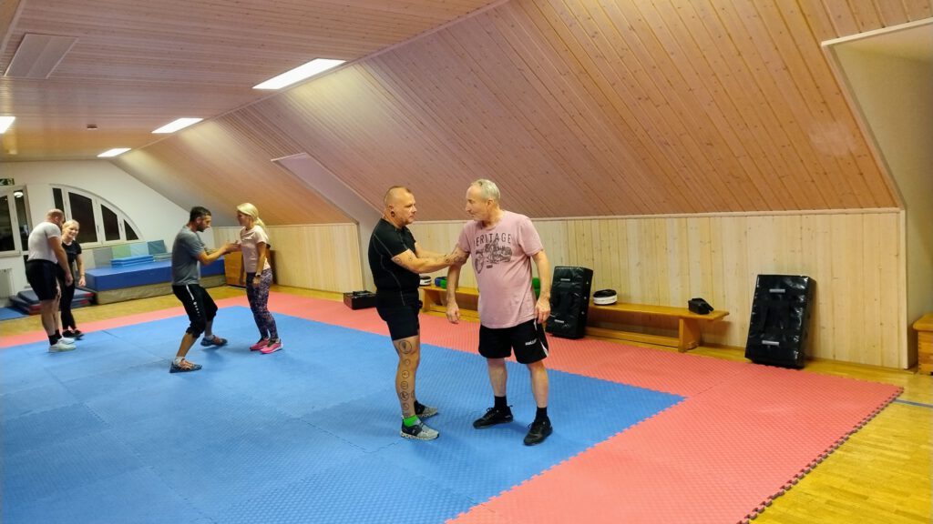 KMC-Training mit Schlagpolstern und klarer Distanz